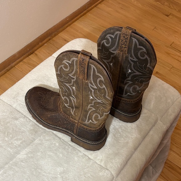 Justin Boots Brown and Tan Cowboy Boots - Picture 1 of 6